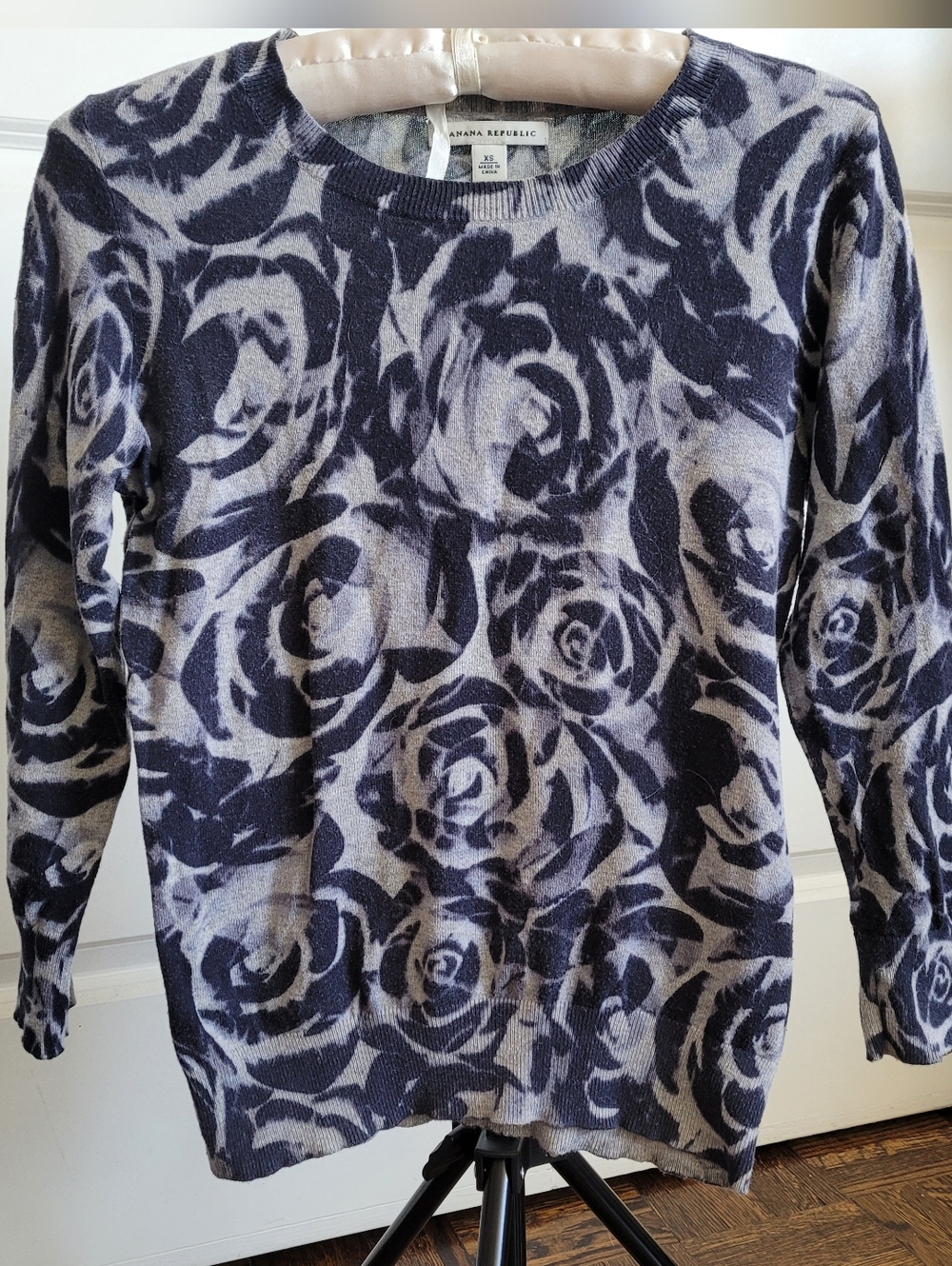 Lightweight soft cotton sweater Grey Black Geometric Rose Print